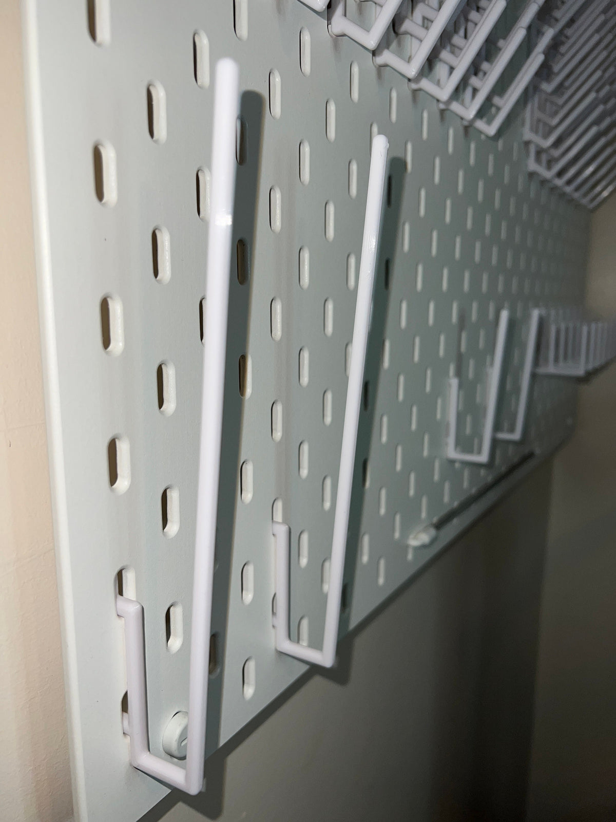 IKEA SKADIS Letter Holder | 3D Printed Pegboard Accessories Organiser (White)