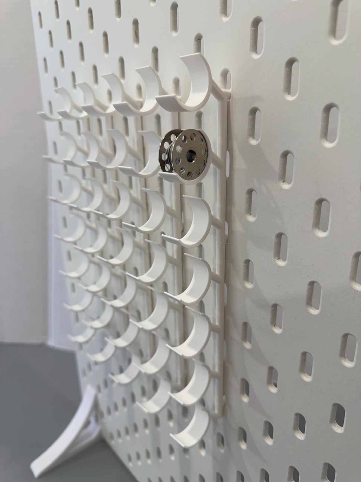 Industrial Bobbin Holder Clip, IKEA Skadis Pegboard Accessory, White PLA Sewing Organiser