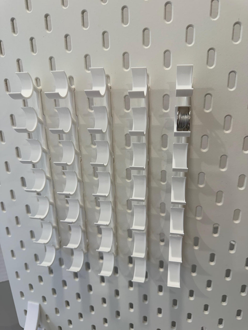 Industrial Bobbin Holder Clip, IKEA Skadis Pegboard Accessory, White PLA Sewing Organiser